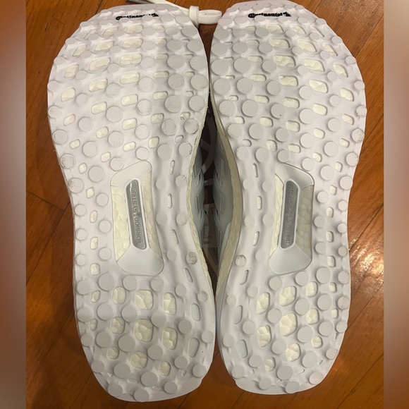 Adidas Ultraboost. Triple white. First gen. Size 9.5. NWT. - Picture 2 of 6